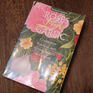 Roses love garlic